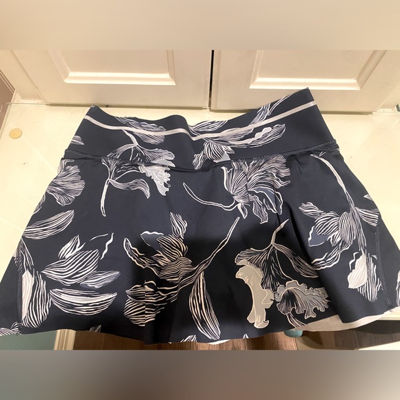 Athleta Sonic Floral Navy White Tennis/Golf Skort - Picture 4 of 9